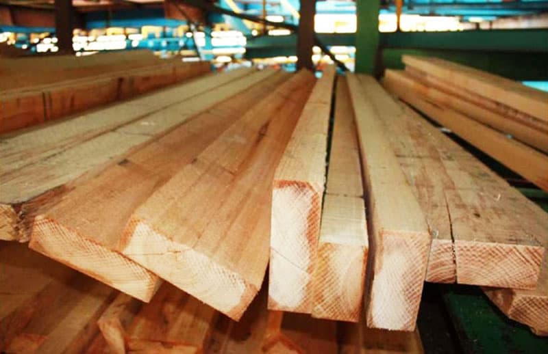 Xà gồ gỗ thân thiện với môi trường nhưng hay bị mục, mối mọt